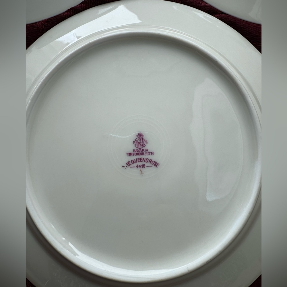 Queen’s Rose Salad Plates - Picture 2 of 7